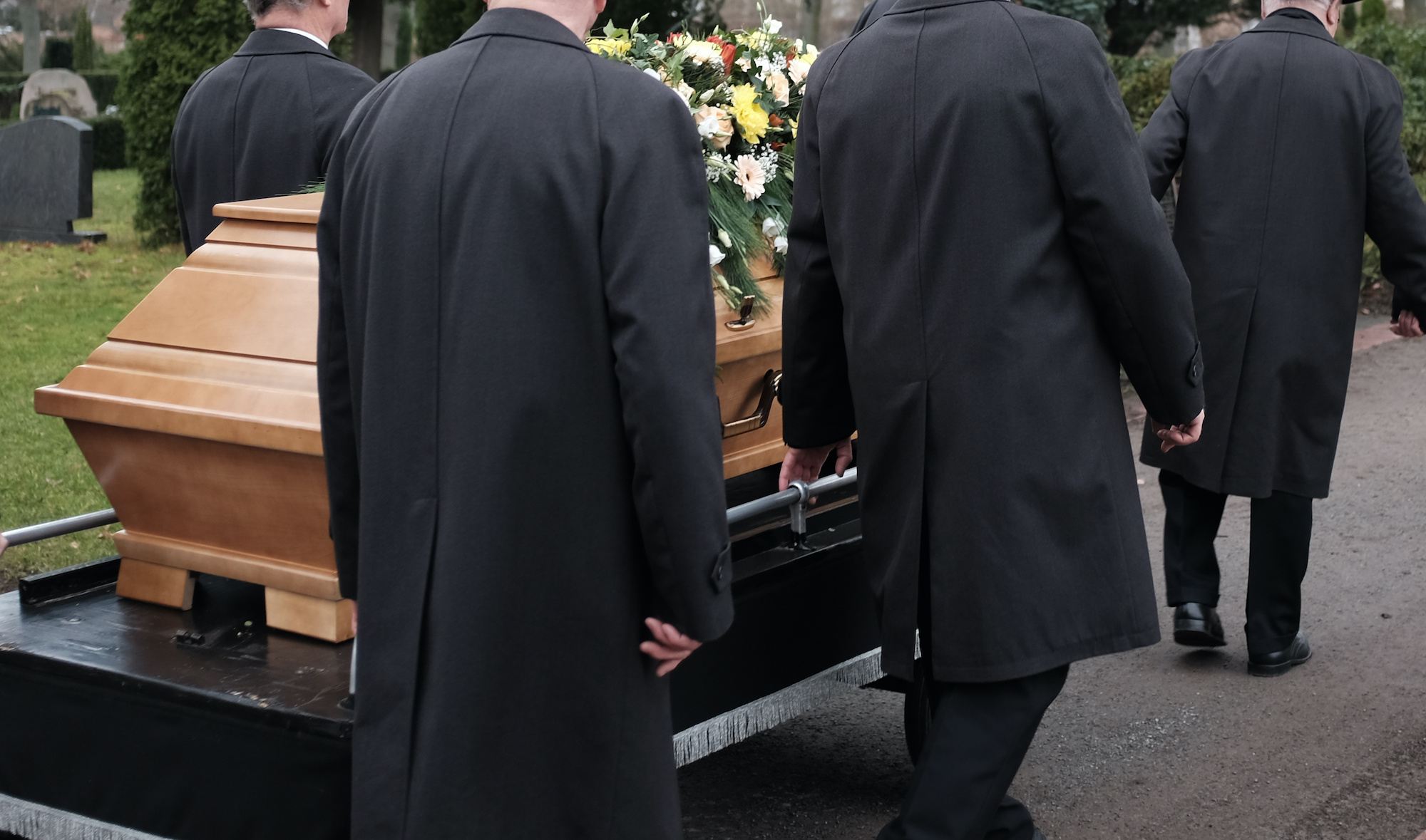 Quelle est la différence entre obsèques et funérailles ?